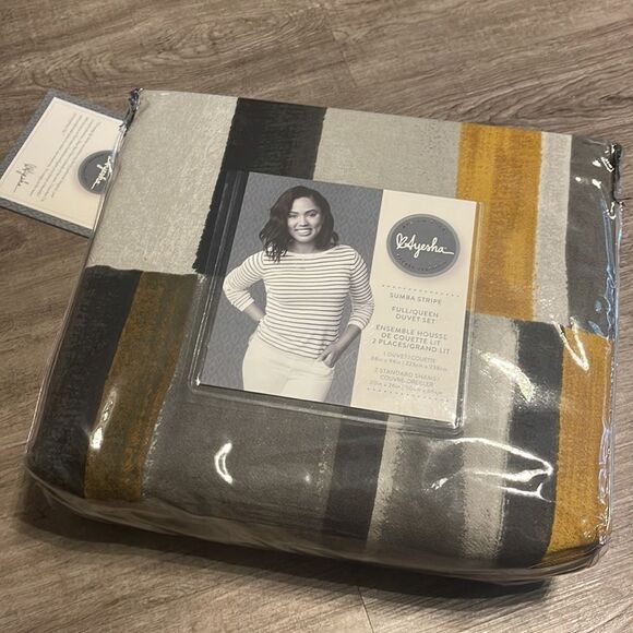 Ayesha Curry
Sumba Stripe 3-Piece Duvet Cover Set - Picture 5 of 6